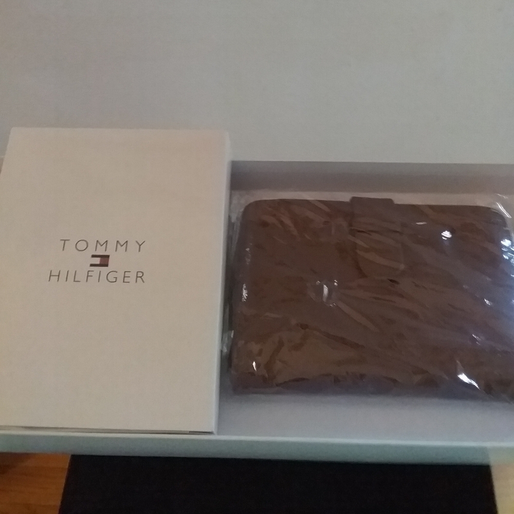 Tommy Hilfiger Brown 6.5" x 5" Photo Album NWOT